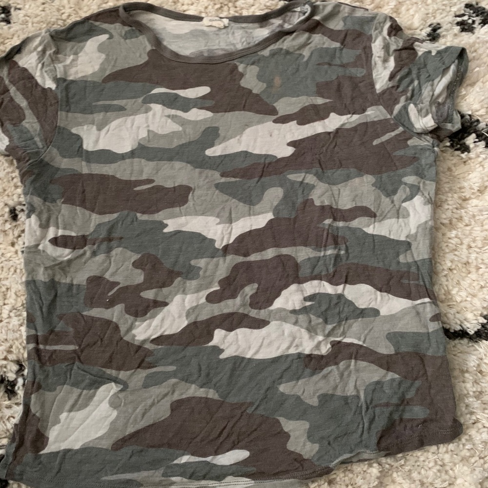 Garage camo crop tee
